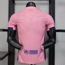BARCELONA EQUIPACIÓN ESPECIAL ROSA 25/26 (VERSIÓN JUGADOR) - Bota de Oro Tienda